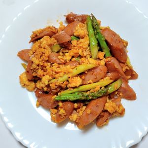 ふうかの作ってみた!投稿(【ふわふわ卵とアスパラウインナーのケチャップ炒め】)
