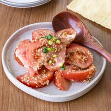 【火を使わず5分】トマトの中華風ダブル胡麻和え｜即席副菜
