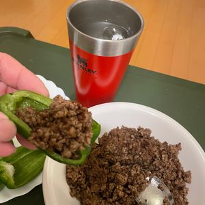 1544111の作ってみた!投稿(ピーマンは生がうまい！冷やしピーマンと特製カレー肉味噌)