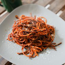【SNSで話題沸騰!】トマトジュースで作る「暗殺者のパスタ」