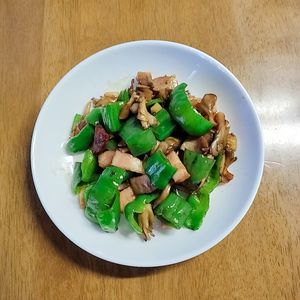 ぴんくツバメの作ってみた!投稿(ピーマンとベーコンの中華炒め【お弁当の副菜に】)