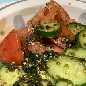すみれの作ってみた!投稿(トマトときゅうりとわかめの中華サラダ【#切って和えるだけ】)