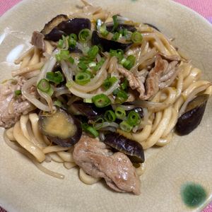 ゆっこの作ってみた!投稿(なすのバターだし醤油焼きうどん)