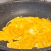 冷蔵庫にあるもので完成🍳ふわっととろっと豚たま丼🐷の工程2