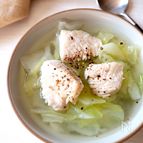 【疲れ気味や食べ過ぎた翌日に】鶏胸肉とキャベツの塩スープ