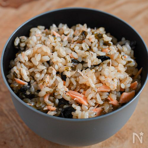 包丁なし！火も使わない！塩鮭と海苔の炊き込みごはん