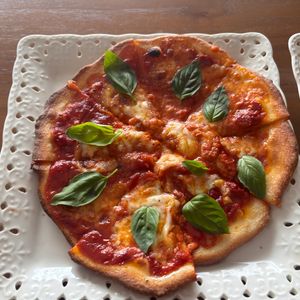 こむぎの作ってみた!投稿(【最高に美味しいマルゲリータ】カリッもち生地に自家製ソース)