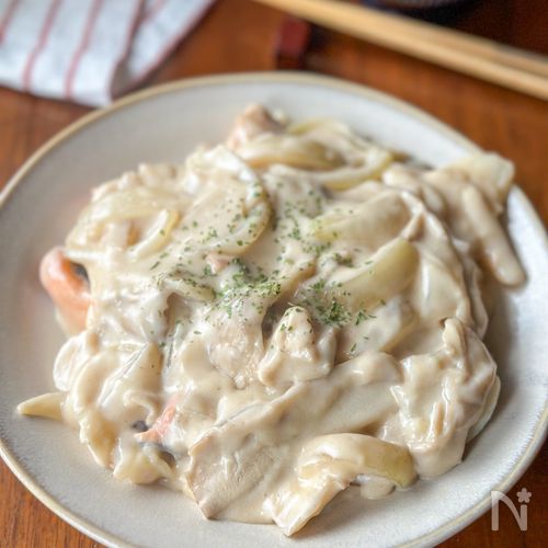 ホワイトソースが30秒で出来る「鮭ときのこのクリーム煮」