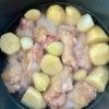 【手羽元とじゃがいものにんにくトロトロ煮】ご飯が進む！コク旨の工程2