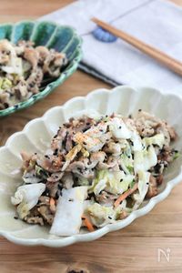 ごはんがすすむ！豚肉と白菜漬けのピリ辛ごまソテー