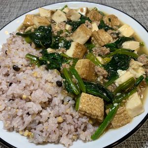 楽ラク手抜キッチン🐶🐾の作ってみた!投稿(ヘルシーでも大満足♪厚揚げと小松菜のそぼろ丼)