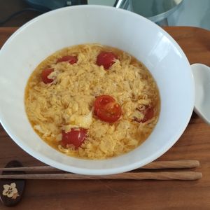 ゆの作ってみた!投稿(【トマトと卵の酸辣湯スープ】食欲そそる酸味とピリ辛が絶妙♬︎)