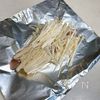 ポン酢でいただく『サワラとエノキのホイル焼き』の工程2