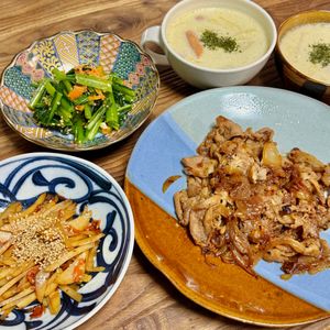 ぴいすけの作ってみた!投稿(たっぷり千切りキャベツと一緒に食べる♡『豚こま肉の生姜焼き』)