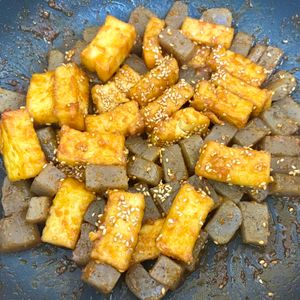 かなてぃの作ってみた!投稿(【ちぎり蒟蒻とちぎり絹揚げのピリ辛韓国風】味しみしみ♪)