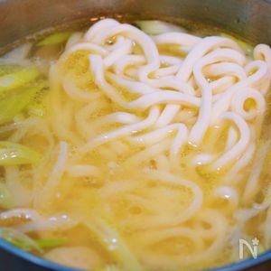 ゴマ油香る♡『鶏ネギうま塩うどん』 | レシピサイトNadia