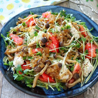 ［くずし豆腐とトマトのサラダ］オニオンきのこドレッシング