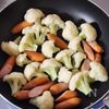 コクうま☆カリフラワーとウィンナーの味噌カレー炒め☆の工程3