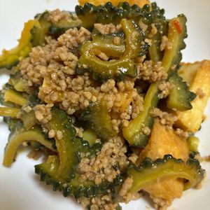 tomo🤗の作ってみた!投稿(《調味料全て大さじ1》簡単♪ゴーヤと厚揚げの肉味噌炒め)
