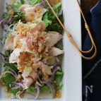 しっとり茹で鶏のネギドレッシングサラダ。