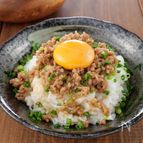 レンジで爆速！とろける旨さ！しょうが香る甘辛そぼろの月見丼