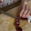 【火を使わない！】タコとアボカドのバジルサラダの下準備