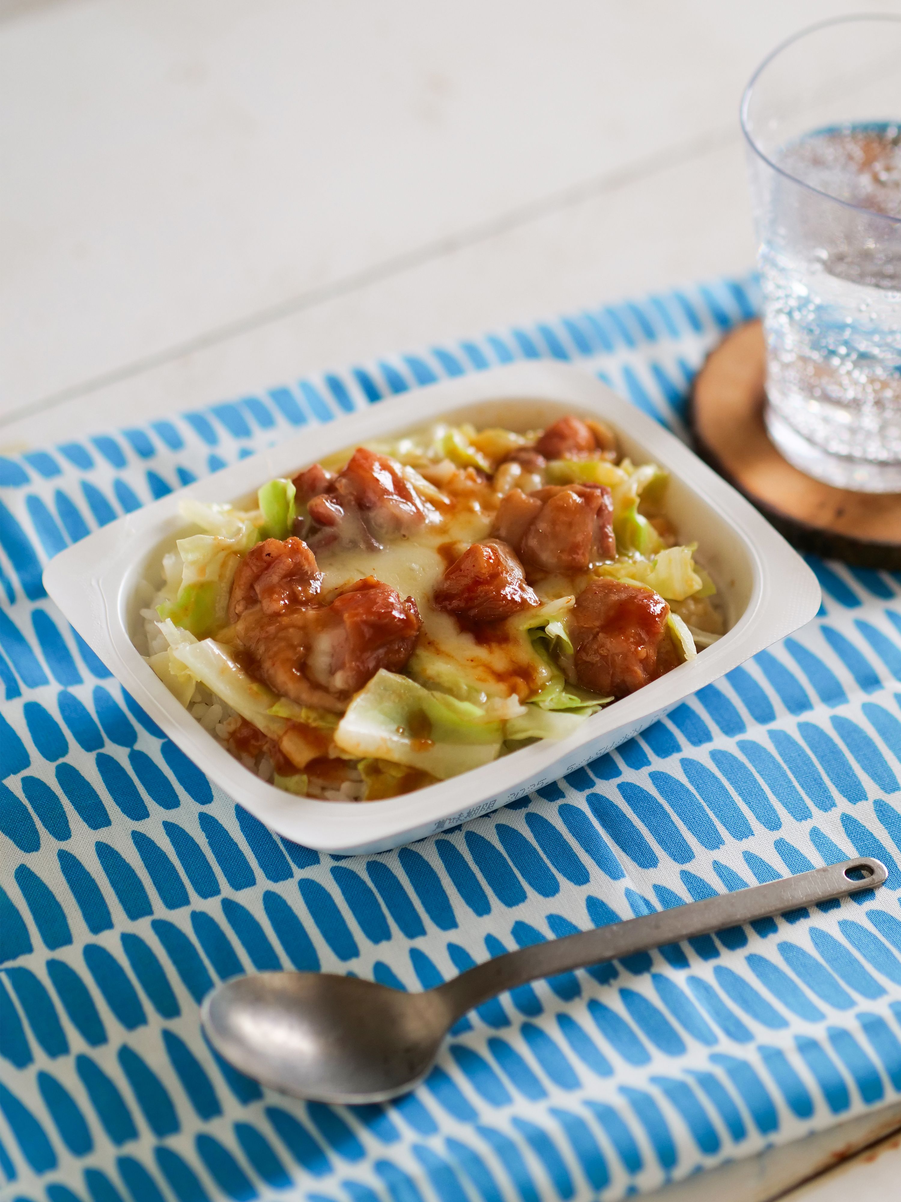 えびチーズ丼 元祖！ えびがそびえ立つ 海鮮丼のお店 海さくら蝦夷海です♪ 観光で