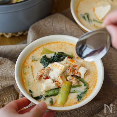 野菜たっぷり、コク深い「小松菜の味噌担々スープ」