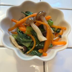 mi-koの作ってみた!投稿(レンジで5分！【小松菜ときのこの胡麻油お浸し】栄養満点副菜♩)