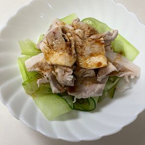 (・∀・)コロンの作ってみた!投稿(さっぱりお肉に本格にんにくダレがおいしい！雲白肉)