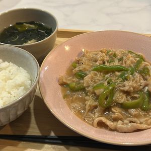 おひなさんの作ってみた!投稿(行列のできる中華屋さんの♪とろとろ餡のもやし青椒肉絲🤩🍚)