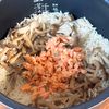 秋の味覚を堪能する♪鮭ときのこの味噌バターごはんの工程3