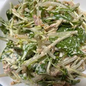 ゆくゆくの作ってみた!投稿(抱えて食べたい♪『水菜ともやしとツナのごまマヨサラダ』)