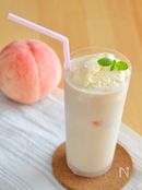 贅沢！桃のフロート。とろりとした桃スムージーにバニラアイス♪