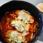 フライパンで簡単！鮭のチーズトマト煮