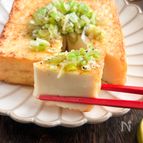 簡単おつまみ☆厚揚げのネギ塩ダレがけ