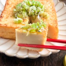 簡単おつまみ☆厚揚げのネギ塩ダレがけ