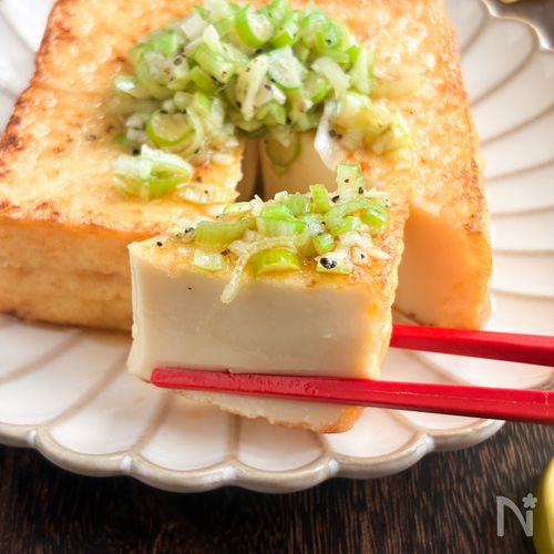 簡単おつまみ☆厚揚げのネギ塩ダレがけ