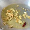 タコと柴漬けのパスタの工程1