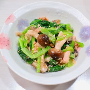 まゆの作ってみた!投稿(簡単おいしい♩小松菜としめじのうまツナ和え)