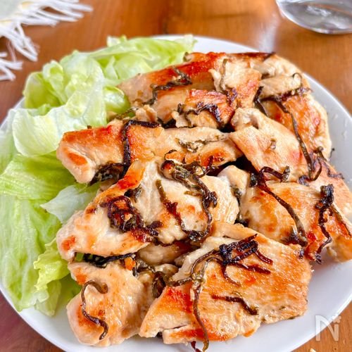 〖ご飯が進む〗塩昆布と粉チーズで鶏むね肉がジューシー！