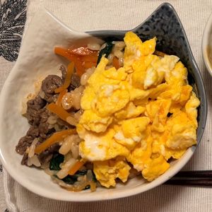 ねこの作ってみた!投稿(がっつり旨♡『牛肉と小松菜のとろたま韓国風混ぜごはん』)