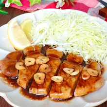 これぞ激ウマ！にんにくソースで食べる絶品トンテキ