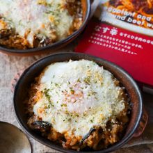 パスタソースで簡単に!なすとひき肉のピリ辛ドリア
