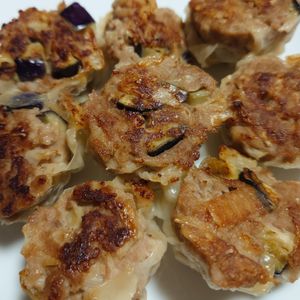 viviの作ってみた!投稿(茄子でかさ増しするとジューシーに！絞ってかぶせて焼くだけ焼売)