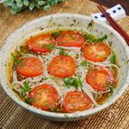 わたしの夏の定番まかないランチ♪トマトと大葉のごま蕎麦