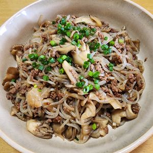 ナムディの作ってみた!投稿(こんにゃくと舞茸《こってり♡腸活そぼろ炒め》)