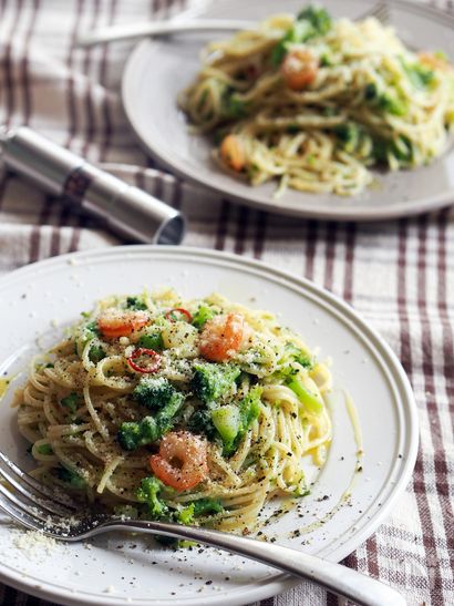 フライパン一つで簡単！ブロッコリーとエビのワンポットパスタ