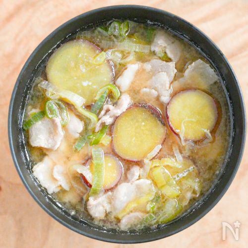 少ない材料でもちゃんとおいしい！さつまいもの豚汁