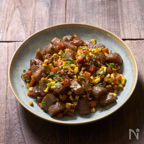 とうもろこしとこんにゃくとにんじんの焦がし醤油炒め